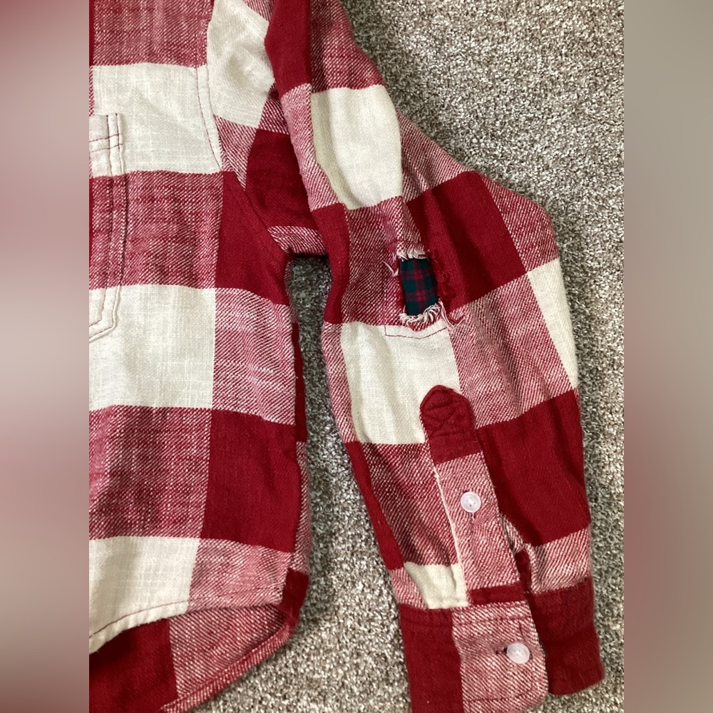 American Eagle Outfitters Red and Cream Cropped Buffalo Plaid Hooded Flannel - Picture 3 of 9